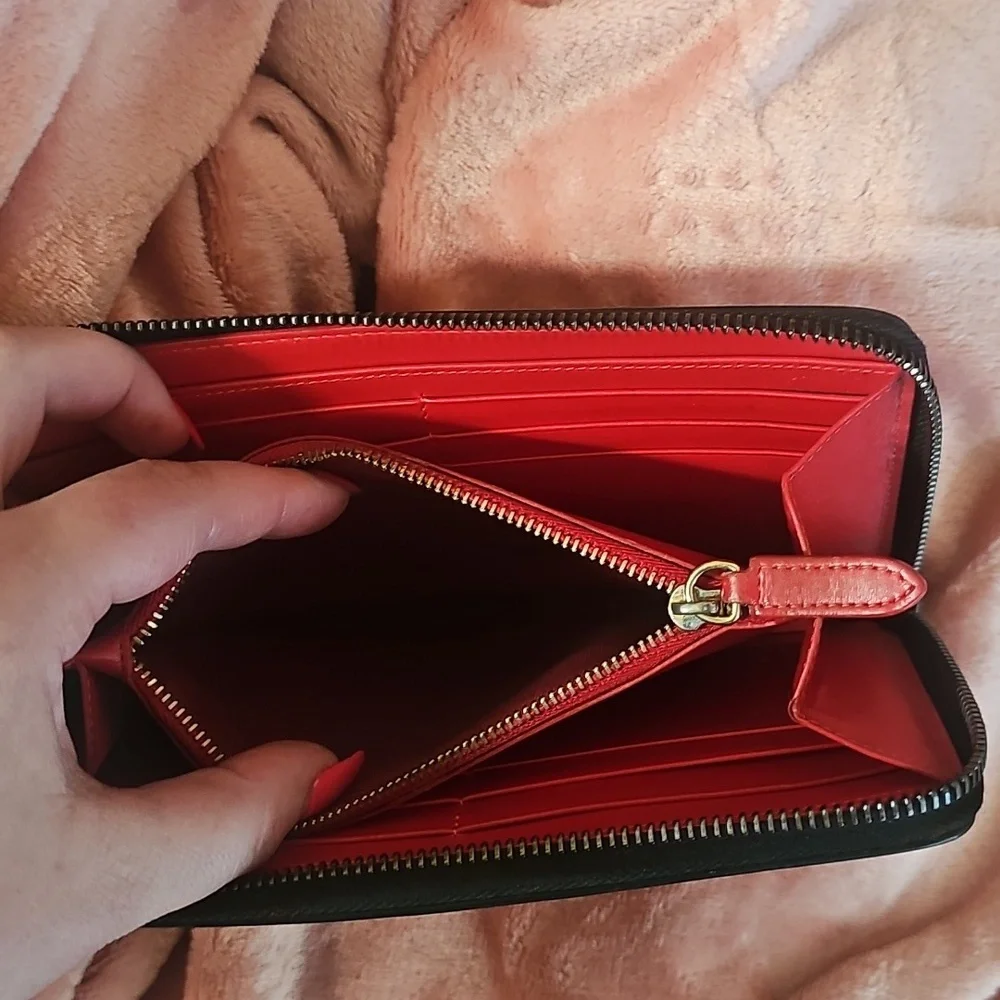 Christian Louboutin. Heart Loubiposh Valentines Black. - Picture 8 of 8